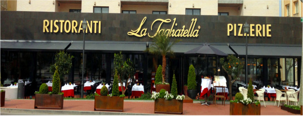 Box awning - La Tagliatella restaurant