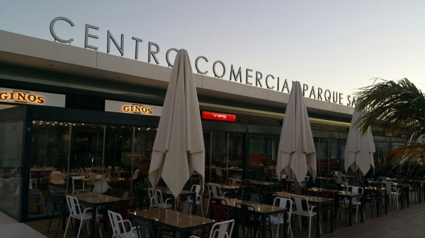 Pèrgola bioclimàtica Med Twist - Centre comercial Parque Santiago Sur 6