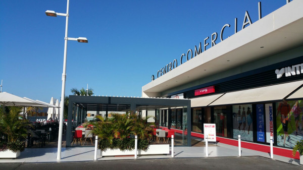 Pérgola bioclimática Med Twist - Centro comercial Parque Santiago Sur 6