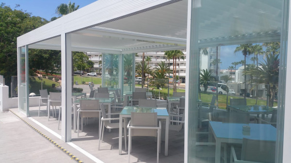 Pérgola bioclimática Med Twist - Hotel Flamingo Beach Club