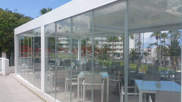 Pérgola bioclimática Med Twist - Hotel Flamingo Beach Club