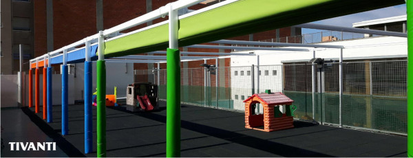 Toldo pérgola corredero - Escuela en Terrassa