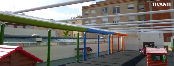 Toldo pérgola corredero - Escuela en Terrassa