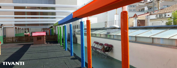 Toldo pérgola corredero - Escuela en Terrassa