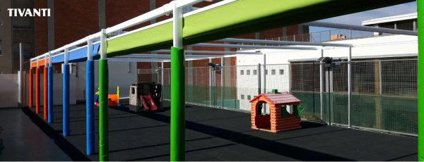 Toldo pérgola corredero - Escuela en Terrassa