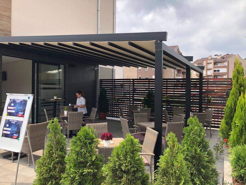 Rainy awning pergola Uniq