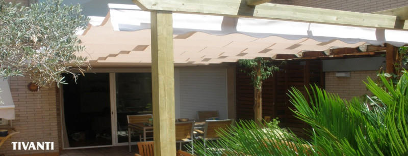 Toldo pérgola corredero Sofía para pérgola de madera