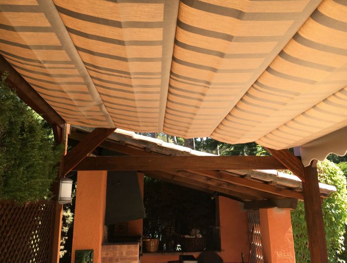 Toldo pérgola corredero Sofía para pérgola de madera